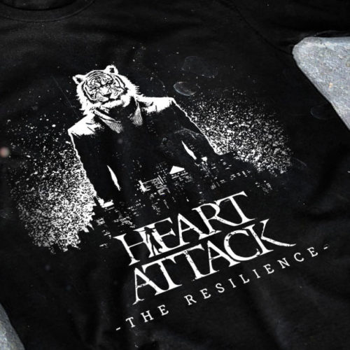 merchandising clothing du t-shirt noir du groupe de metal thrash heart attack pour l'album the resilience fait par le chromatorium