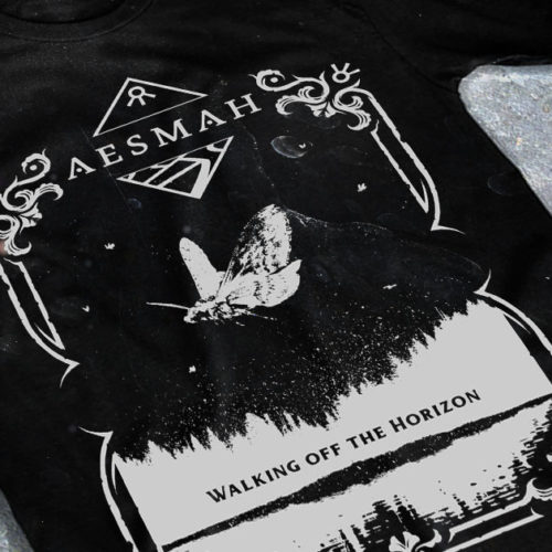 merchandising clothing du t-shirt noir du groupe de metal death melodic aesmah pour l'album walking off the horizon fait par le chromatorium