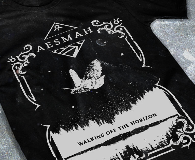 artwork-merch-metal-death-melodic-aesmah-walking-off-the-horizon-chromatorium-music-graphiste-design merchandising clothing du t-shirt noir du groupe de metal death melodic aesmah pour l'album walking off the horizon fait par le chromatorium